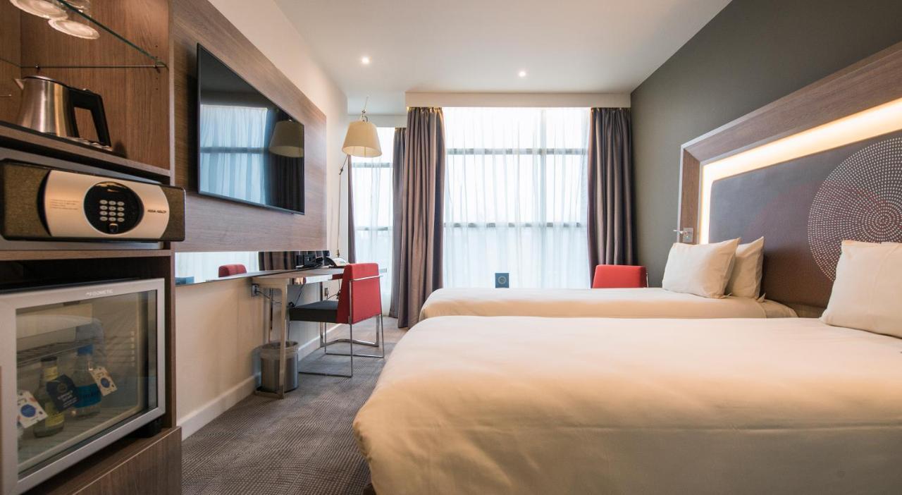 โนโวเทล ลอนดอน ฮีทโธรว์แอร์พอร์ต T1 T2 แอนด์ T3 Hotel เฮส์ ภายนอก รูปภาพ