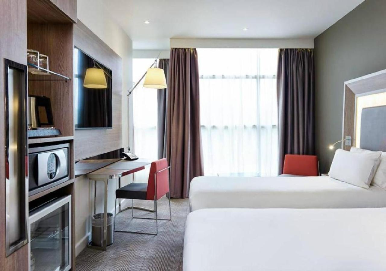 โนโวเทล ลอนดอน ฮีทโธรว์แอร์พอร์ต T1 T2 แอนด์ T3 Hotel เฮส์ ภายนอก รูปภาพ