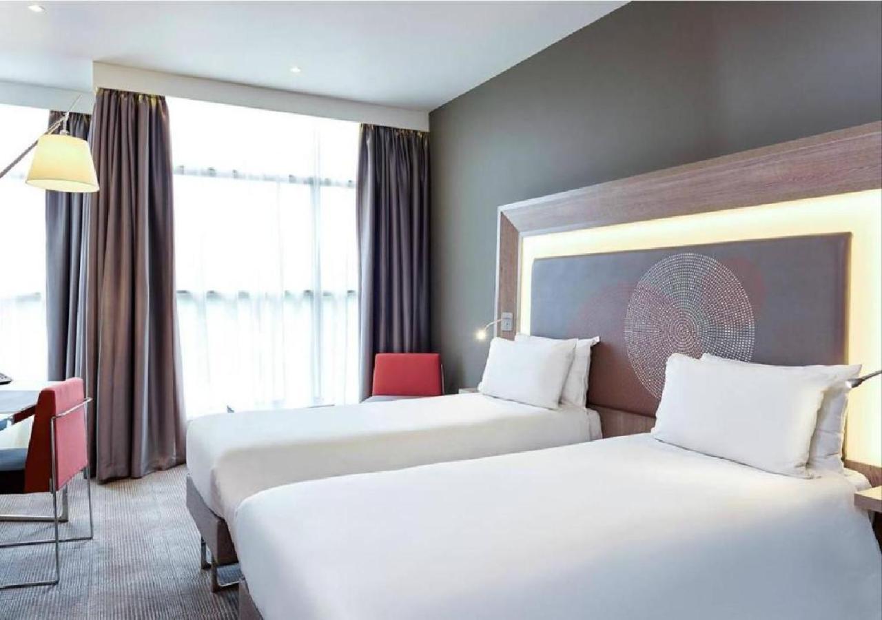 โนโวเทล ลอนดอน ฮีทโธรว์แอร์พอร์ต T1 T2 แอนด์ T3 Hotel เฮส์ ภายนอก รูปภาพ
