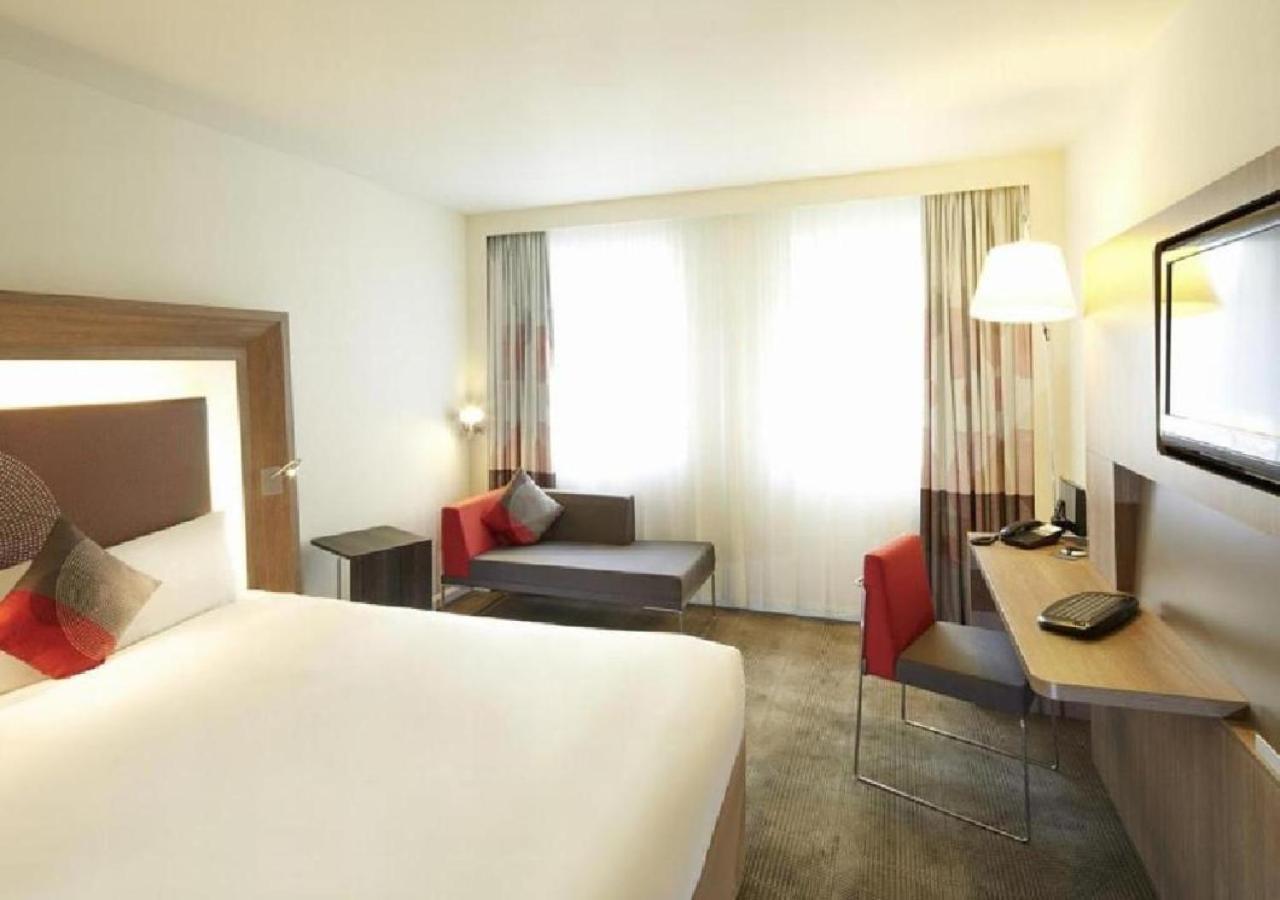 โนโวเทล ลอนดอน ฮีทโธรว์แอร์พอร์ต T1 T2 แอนด์ T3 Hotel เฮส์ ภายนอก รูปภาพ