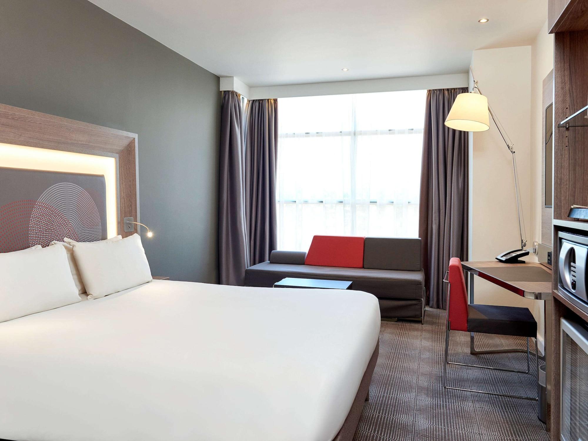 โนโวเทล ลอนดอน ฮีทโธรว์แอร์พอร์ต T1 T2 แอนด์ T3 Hotel เฮส์ ภายนอก รูปภาพ
