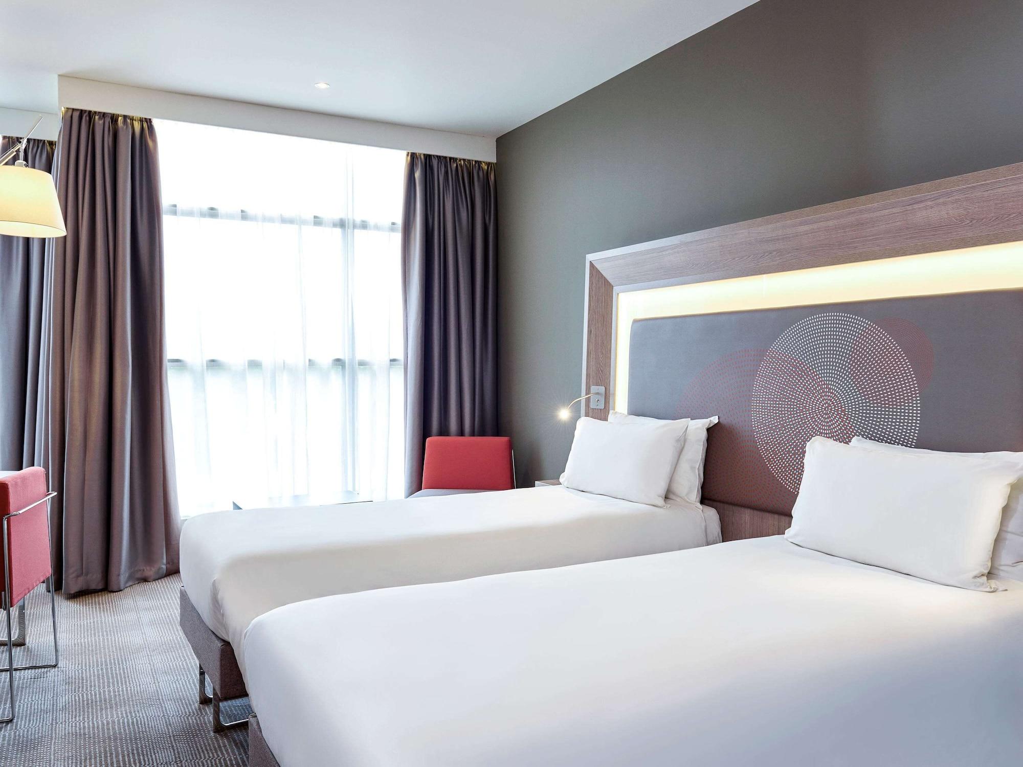 โนโวเทล ลอนดอน ฮีทโธรว์แอร์พอร์ต T1 T2 แอนด์ T3 Hotel เฮส์ ภายนอก รูปภาพ