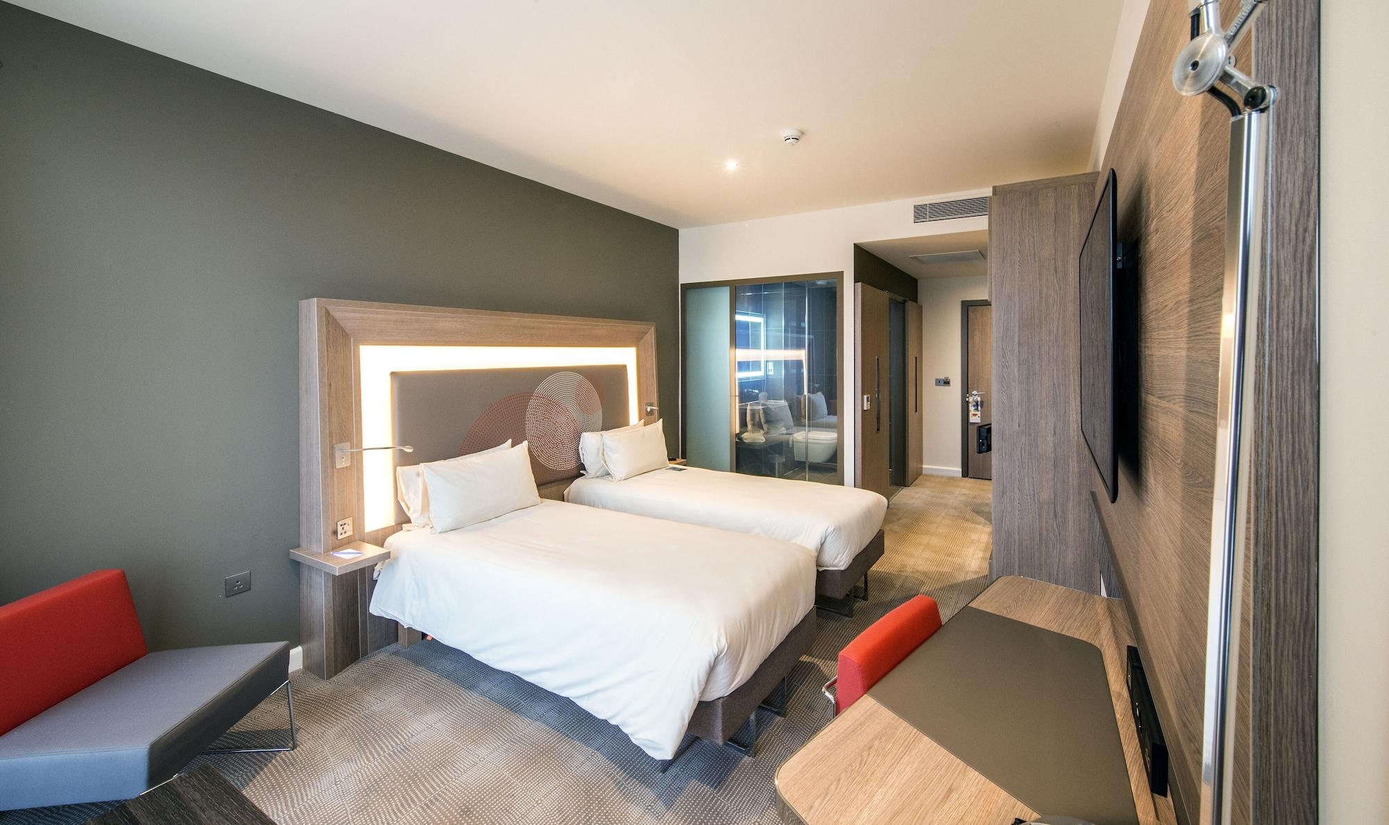 โนโวเทล ลอนดอน ฮีทโธรว์แอร์พอร์ต T1 T2 แอนด์ T3 Hotel เฮส์ ภายนอก รูปภาพ