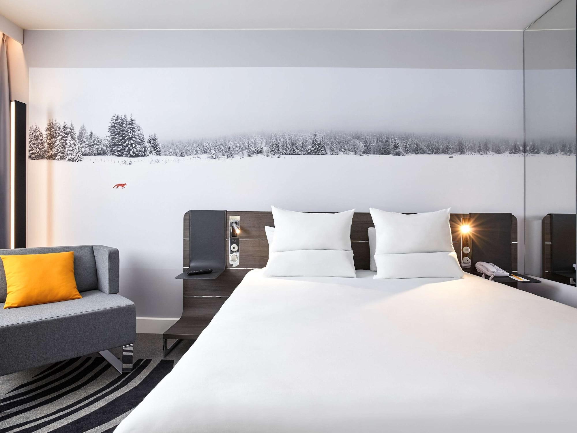 โนโวเทล ลอนดอน ฮีทโธรว์แอร์พอร์ต T1 T2 แอนด์ T3 Hotel เฮส์ ภายนอก รูปภาพ