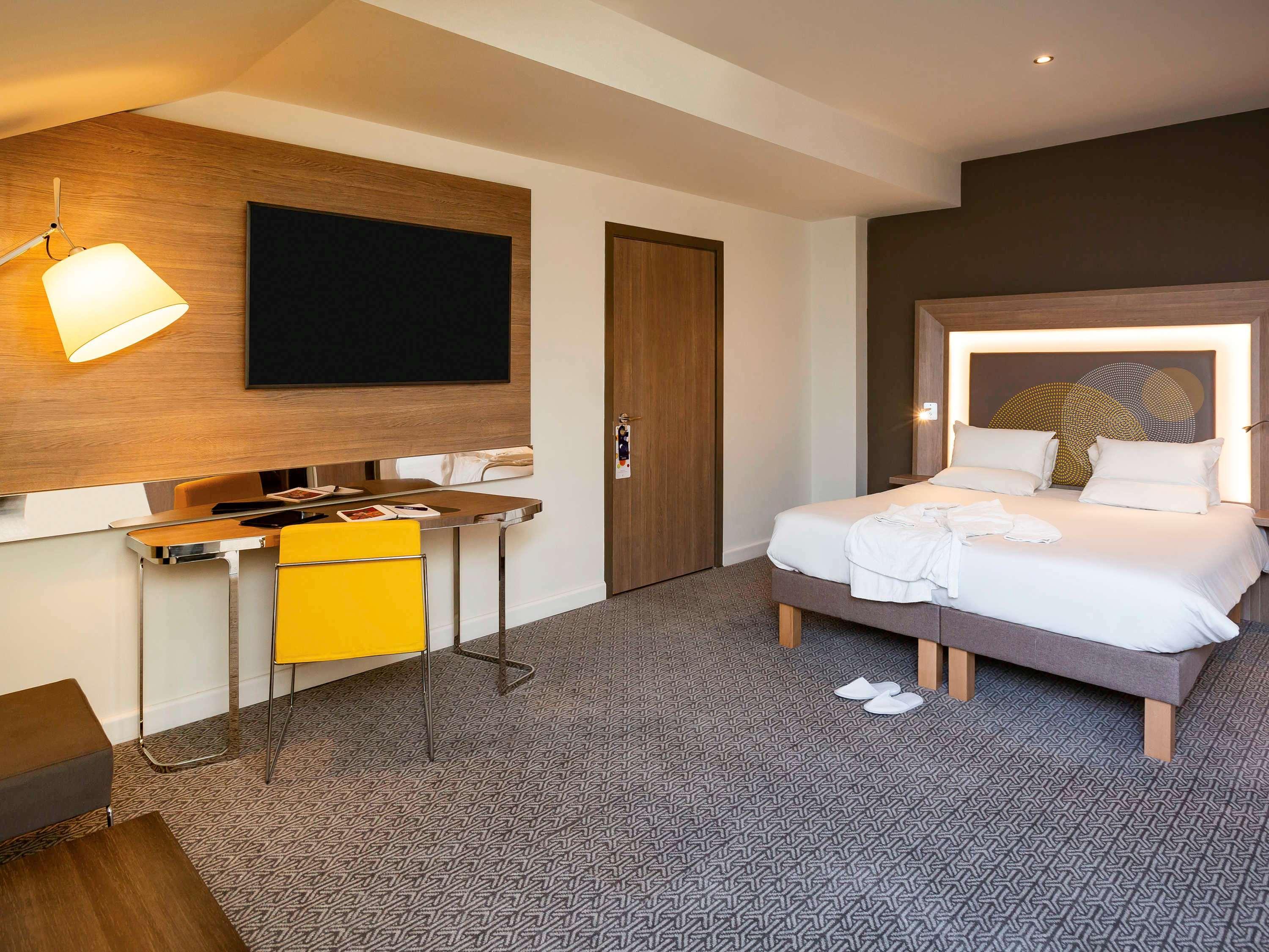 โนโวเทล ลอนดอน ฮีทโธรว์แอร์พอร์ต T1 T2 แอนด์ T3 Hotel เฮส์ ภายนอก รูปภาพ