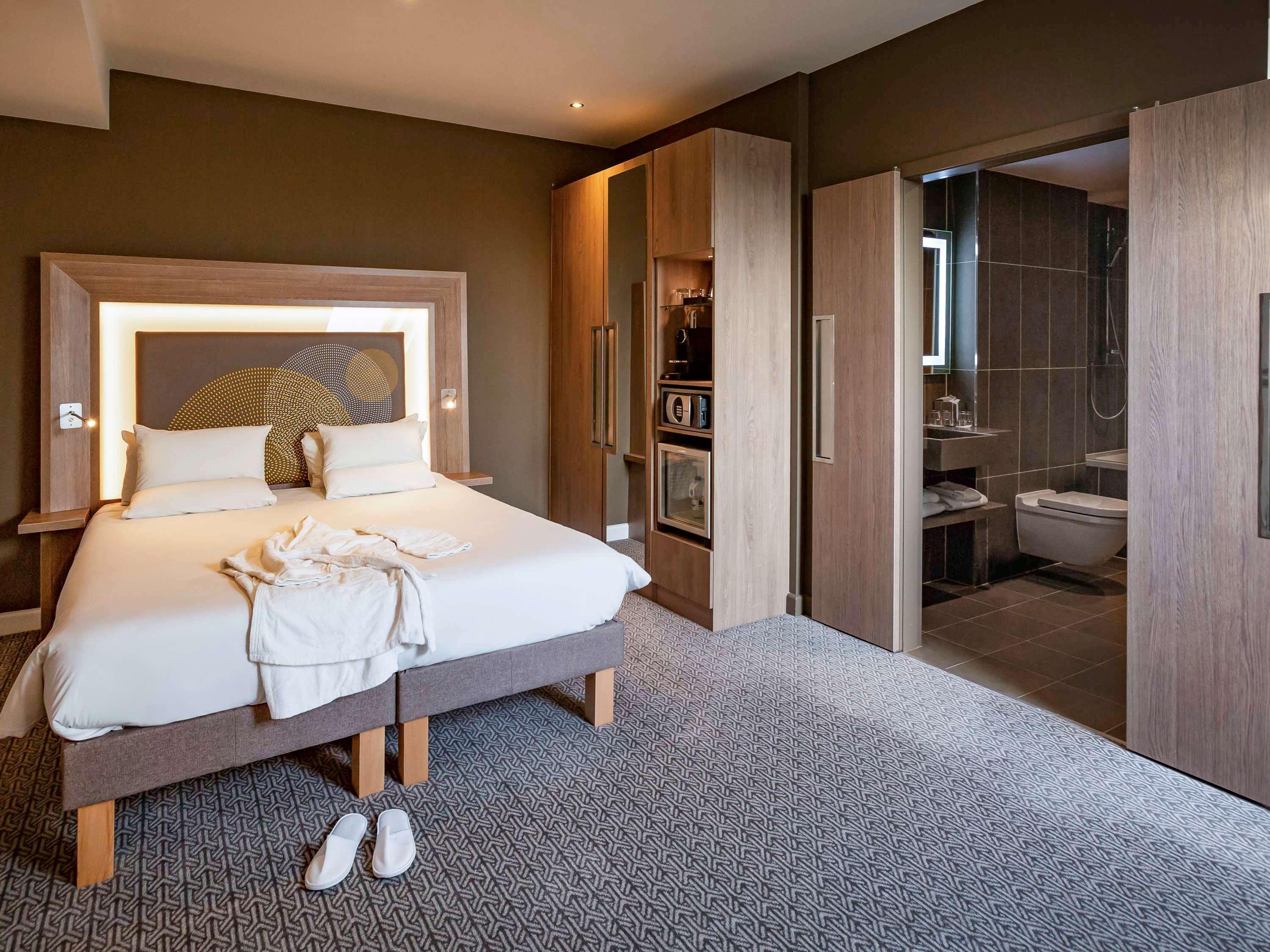 โนโวเทล ลอนดอน ฮีทโธรว์แอร์พอร์ต T1 T2 แอนด์ T3 Hotel เฮส์ ภายนอก รูปภาพ