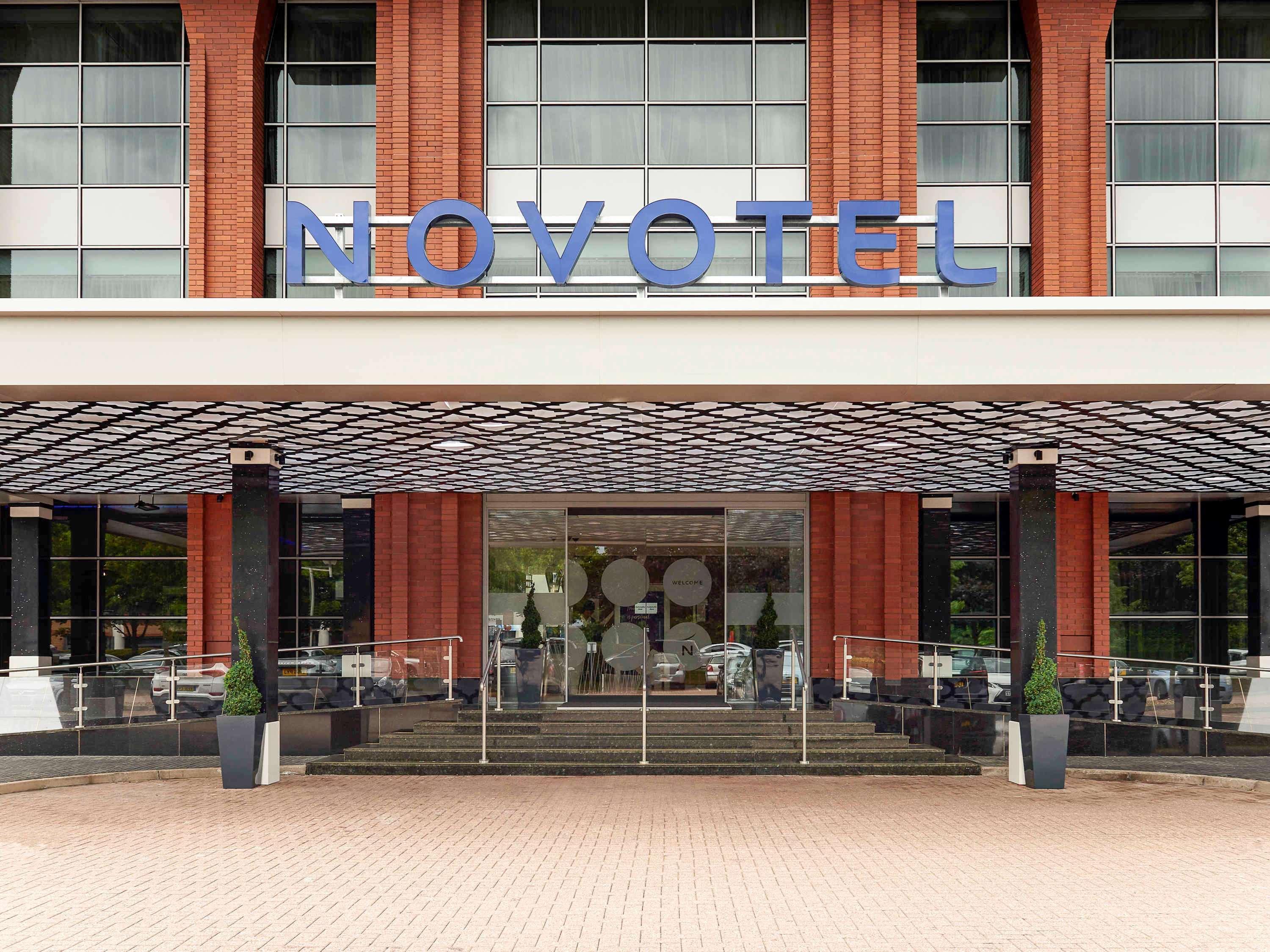 โนโวเทล ลอนดอน ฮีทโธรว์แอร์พอร์ต T1 T2 แอนด์ T3 Hotel เฮส์ ภายนอก รูปภาพ