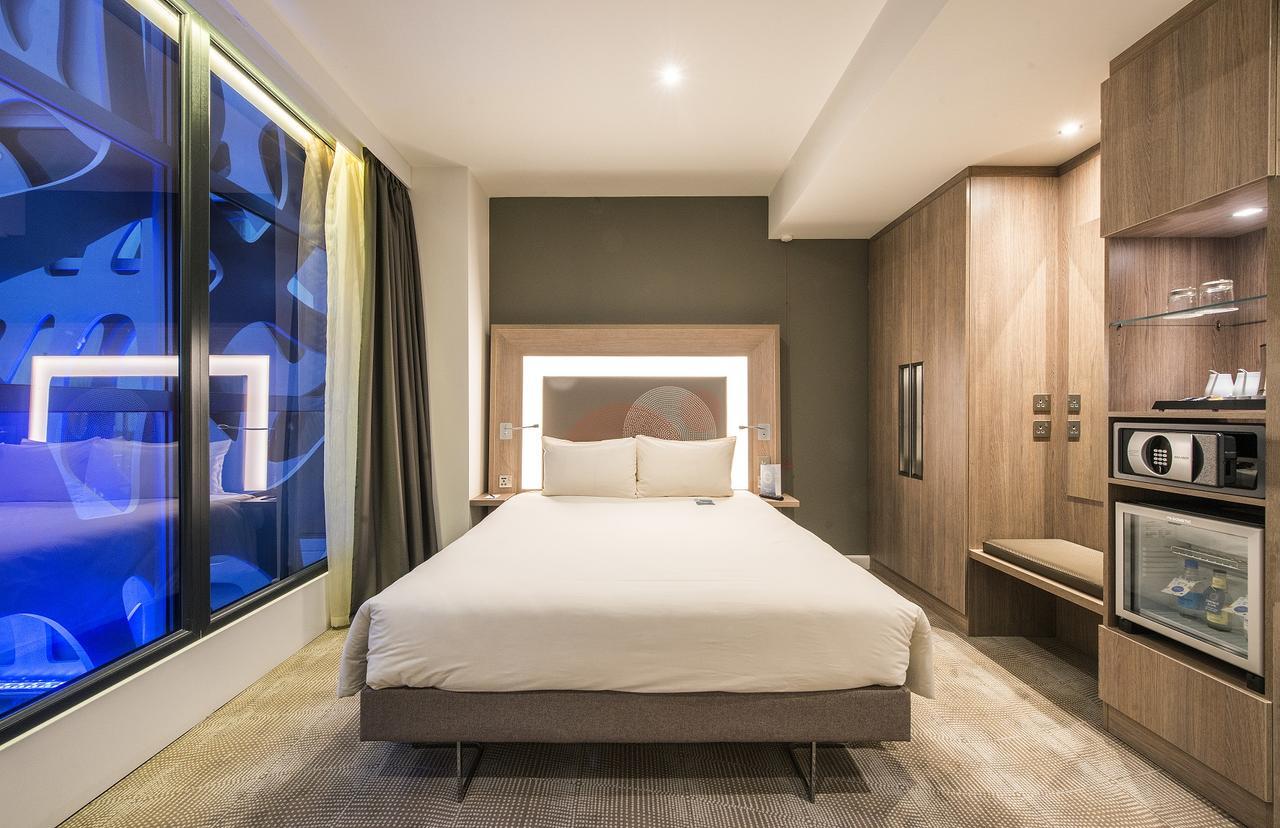 โนโวเทล ลอนดอน ฮีทโธรว์แอร์พอร์ต T1 T2 แอนด์ T3 Hotel เฮส์ ภายนอก รูปภาพ