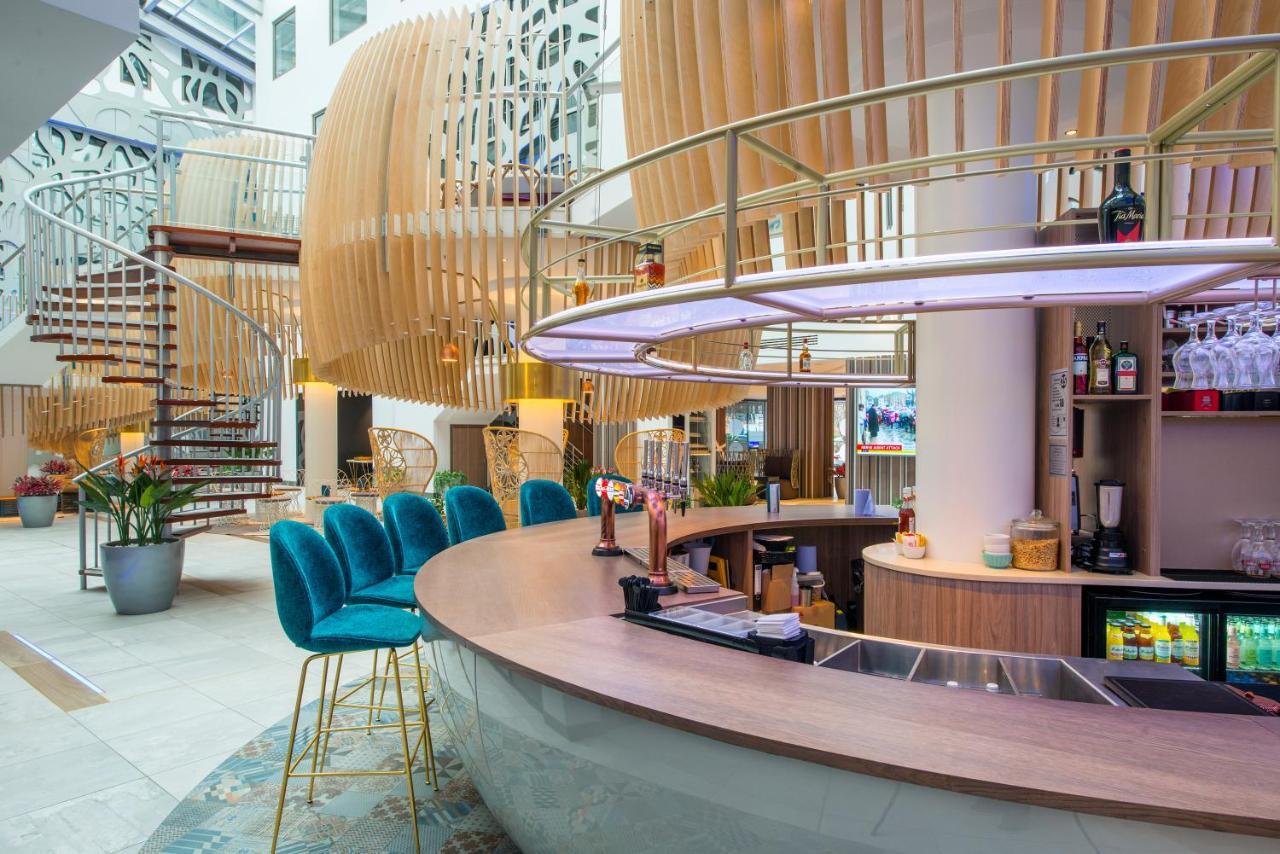 โนโวเทล ลอนดอน ฮีทโธรว์แอร์พอร์ต T1 T2 แอนด์ T3 Hotel เฮส์ ภายนอก รูปภาพ
